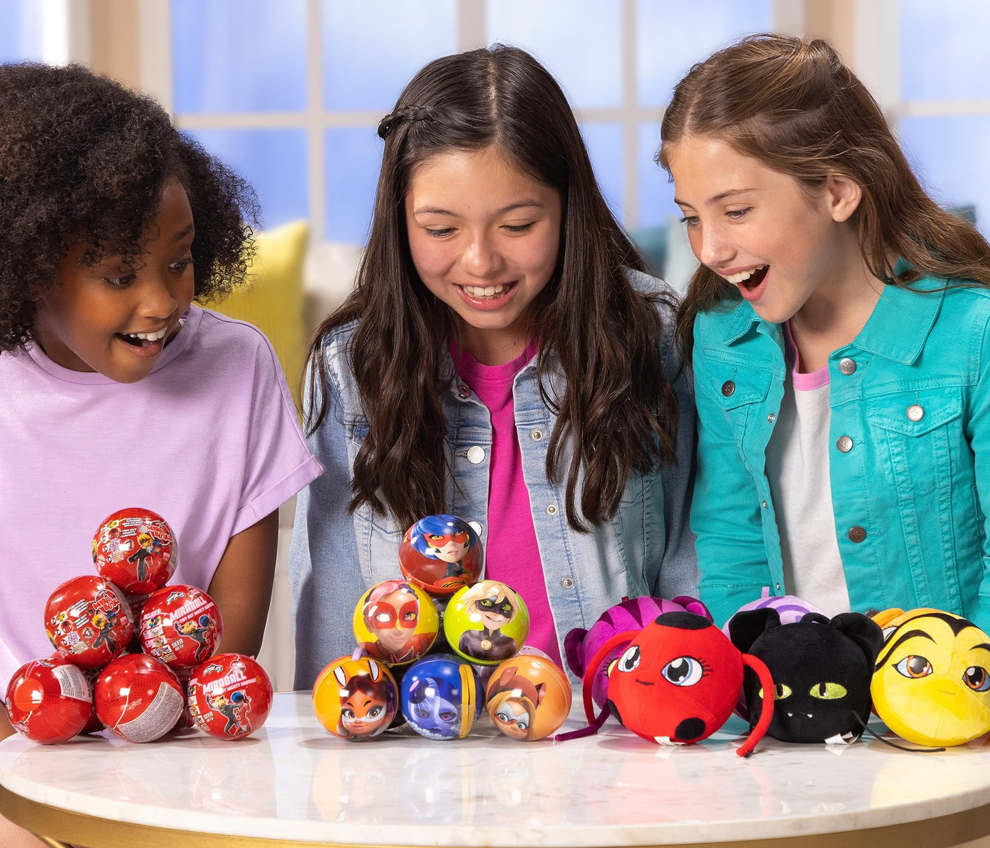 MIRACULOUS Boule peluche surprise Miraball