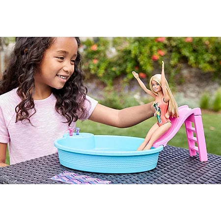 BARBIE Poupée et sa piscine