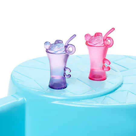 BARBIE Poupée et sa piscine