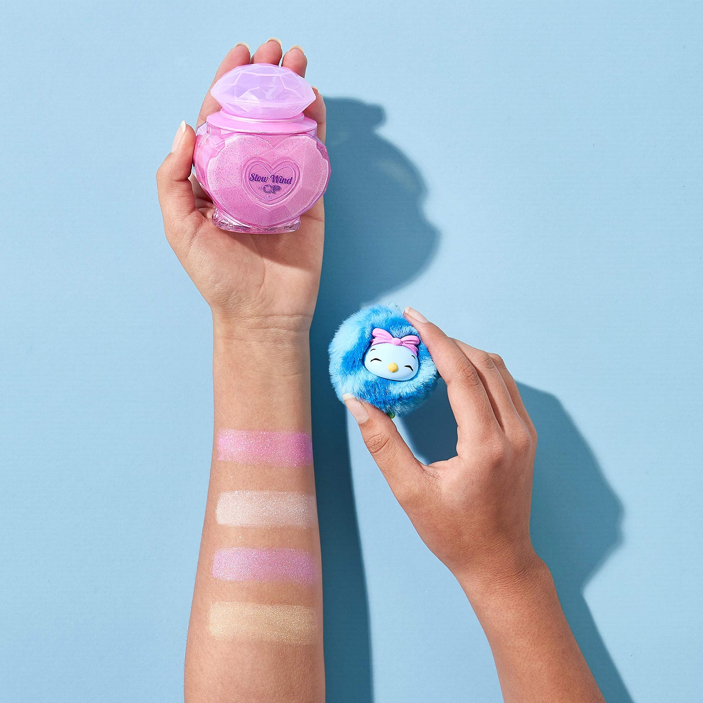 CHEKKI PUFFS Peluche surprise scintillante et parfumée